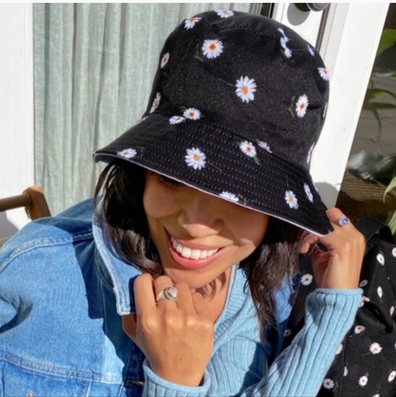 Alice + Olivia Reversible Flower Floppy Sun Hat NWT OS - Picture 3 of 6